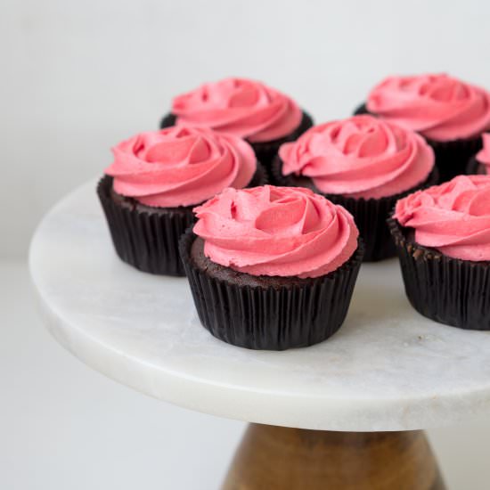 Vegan Chocolate Rose Cupcakes - Recipe photo by eightforestlane