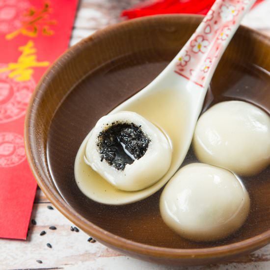 Sesame Glutinous Rice Dumplings - Recipe photo by Lokness