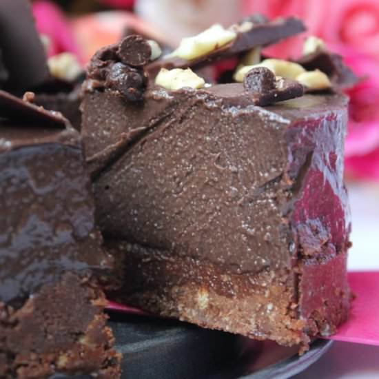 No-Bake Cashew Cream Chocolate Cheesecake - Recipe photo by TheLoveOfCakes