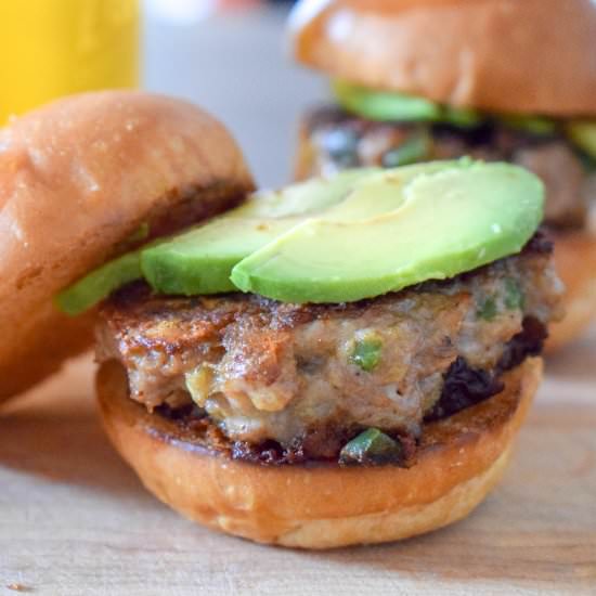 Jalepeño Cheddar Chicken Sliders - Recipe photo by forwardeats