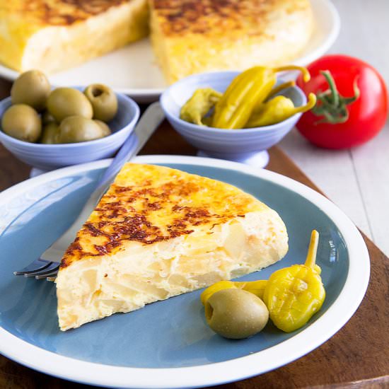 TORTILLA DE PATATAS RECIPE - Recipe photo by Philosokitchen