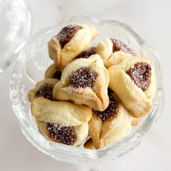 Alfajores Hamentashen - Recipe photo by lilcookieblog
