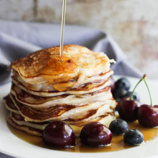 Vanilla yogurt cherry pancakes - Recipe photo by Berrymaple
