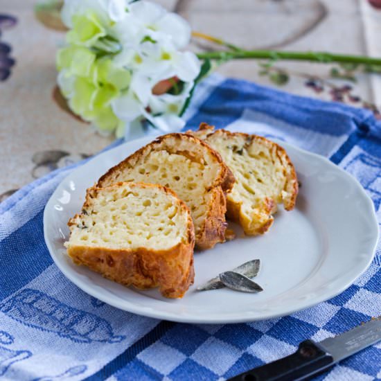 Cream Cheese and Sage Bundt Cake - Recipe photo by daniscookings