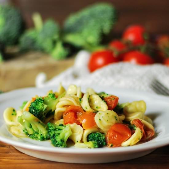 Orecchiette, Broccoli and Tomatoes - Recipe photo by Recipes from Italy