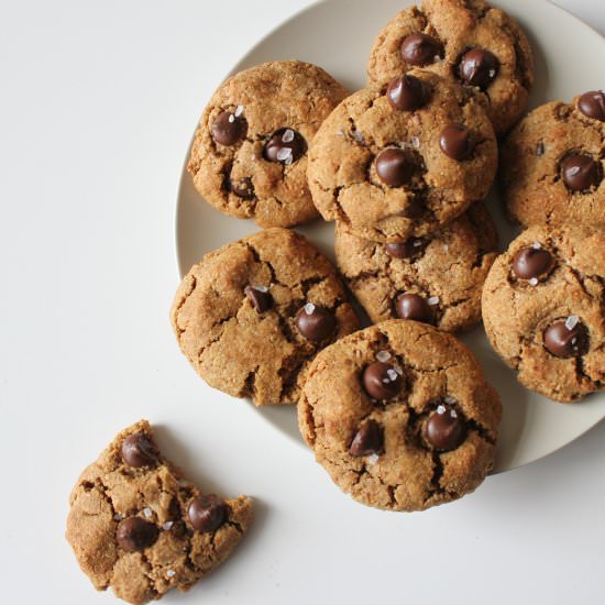 FLOURLESS CHOCOLATE CHIP COOKIES - Recipe photo by thegranoladiaries