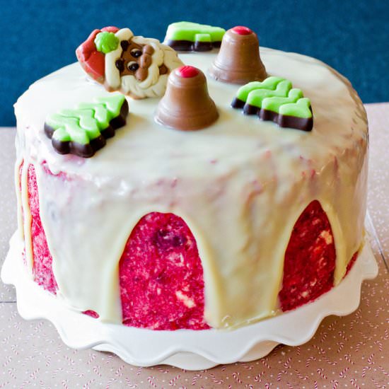 White chocolate cranberry drip cake - Recipe photo by Uit de pan van San