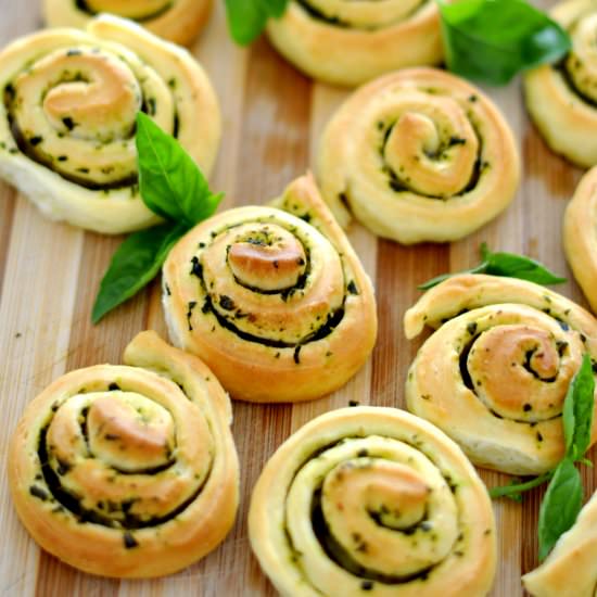 Pesto Rolls - Recipe photo by PelinChef
