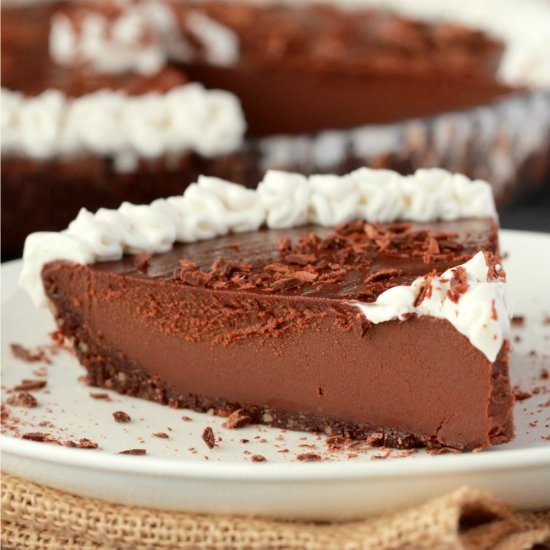 No-Bake Vegan Chocolate Pie - Recipe photo by lovingitvegan
