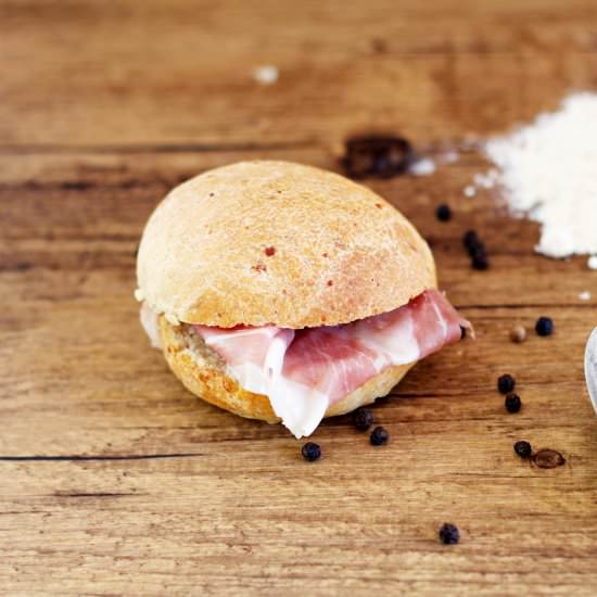 Pecorino and black pepper buns - Recipe photo by La Mora Romagnola