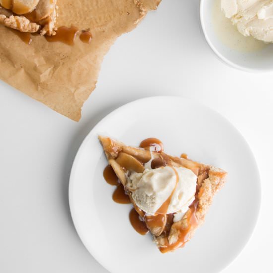 Apple Galette with Salted Caramel - Recipe photo by Greciaparra