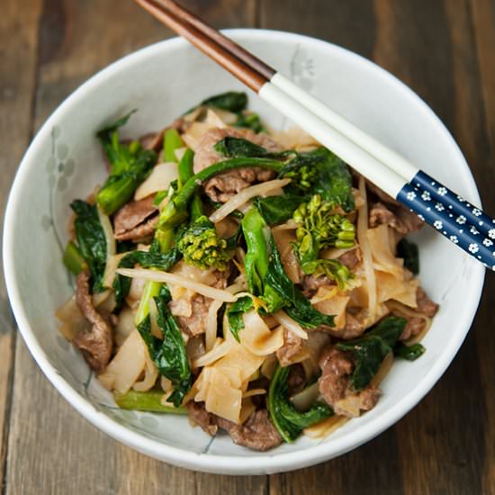 Stir-fried Rice Noodles with Beef - Recipe photo by kaweah
