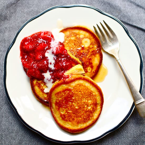 Cornmeal Pancakes&Strawberry Jam - Recipe photo by Studio Delicious
