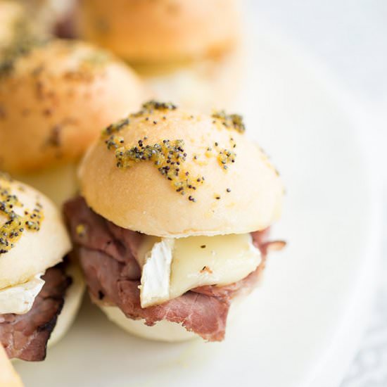 Beef, Brie and Pepper Jelly Sliders - Recipe photo by Kiwi and Carrot