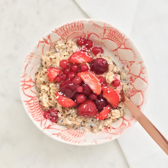 Porridge with quinoa and red fruits - Recipe photo by deandarporcasa