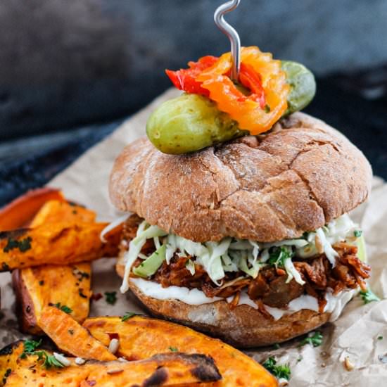 BBQ Pulled Porkless Burger - Recipe photo by ceeceecooks