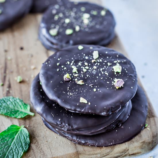 Vegan Thin Mints - Recipe photo by eatlovenamaste