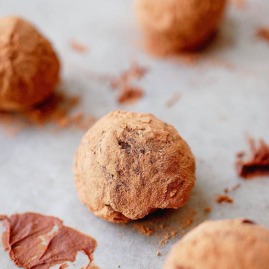 3 ingredient chocolate truffles - Recipe photo by evabakes