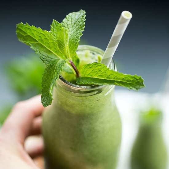Minty Shamrock Smoothie - Recipe photo by Kiwi and Carrot