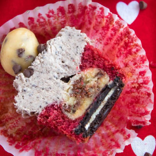 Oreo Cookie Red Velvet Cupcakes - Recipe photo by QueensleeAppetit