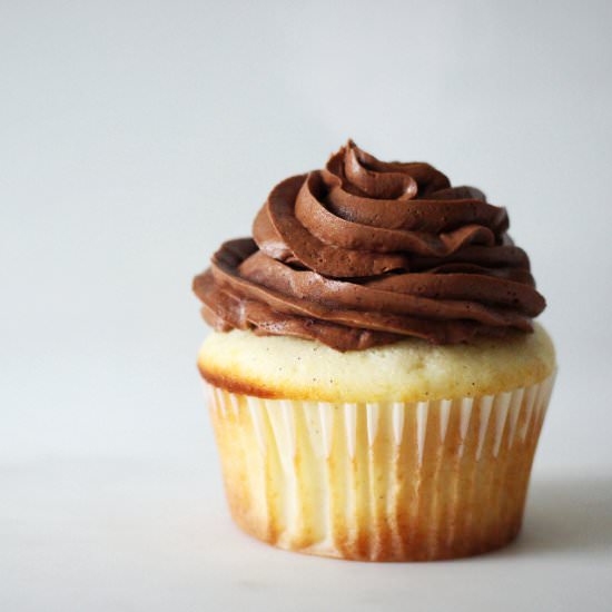 The Perfect Vanilla Cupcake - Recipe photo by Lolosdesserts
