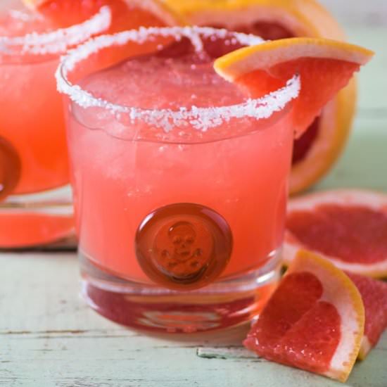 Salty Dog Cocktail - Recipe photo by noshingwiththenolands