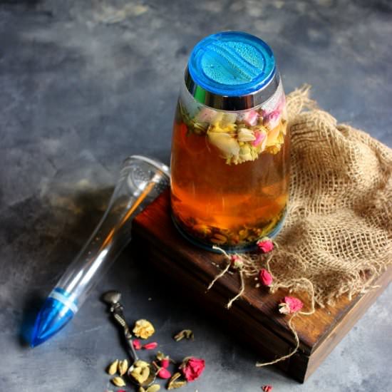 Rose cardamom Green tea detox - Recipe photo by PriyaShiva