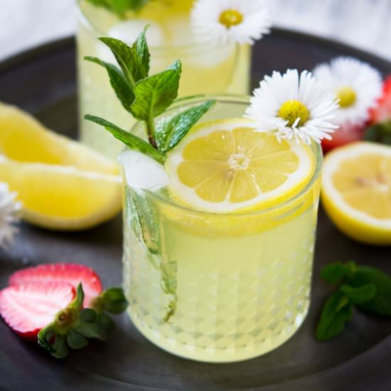 Sparkling limoncello cocktail - Recipe photo by Inside the rustic kitchen