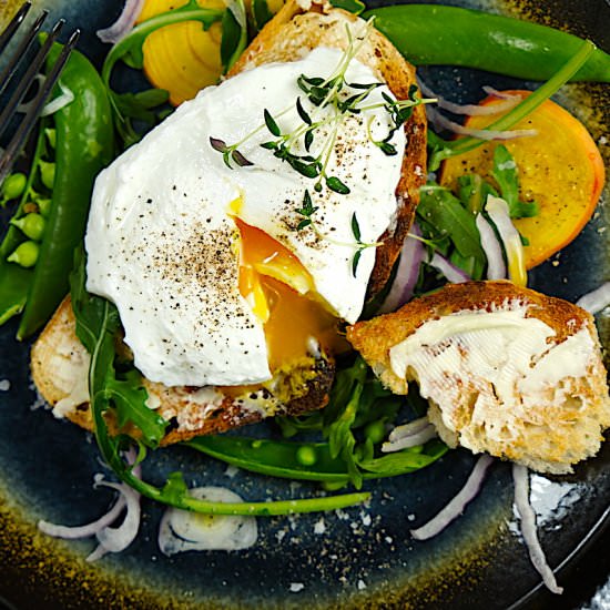 How to Poach Eggs - Recipe photo by SipsNibblesBites