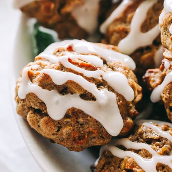 Carrot Cake Oatmeal Cookies - Recipe photo by diethood