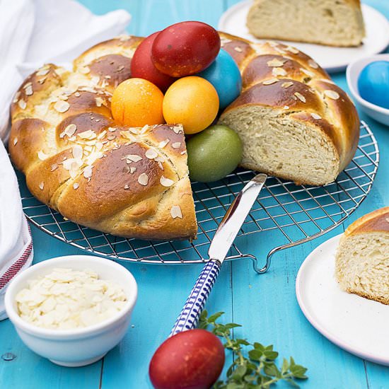 Greek Easter sweet bread (Tsoureki) - Recipe photo by thehungrybites.com