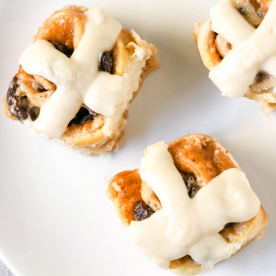 Vegan Hot Cross Buns - Recipe photo by dessertswithbenefits
