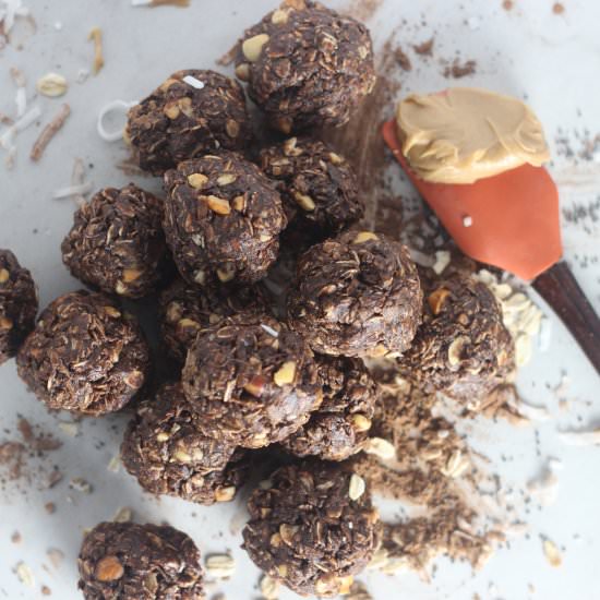 Chocolate Peanut Butter Energy Ball - Recipe photo by Lolosdesserts