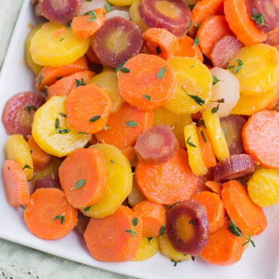 Honey Thyme Garlic Carrots - Recipe photo by thecleaneatingcouple