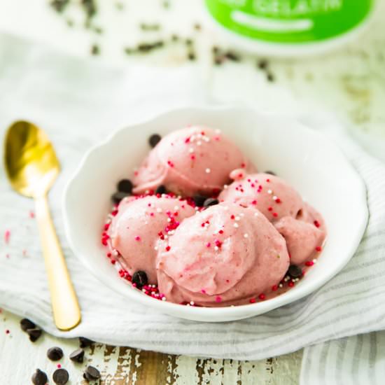 strawberry banana soft serve - Recipe photo by kimscravings