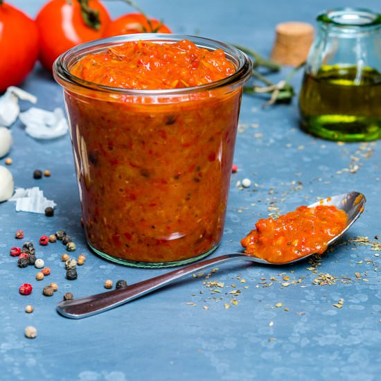 Easy Homemade Spaghetti Sauce - Recipe photo by Blondelish.com