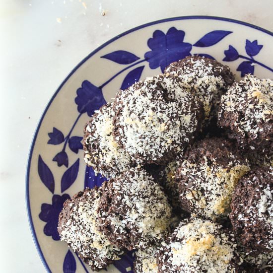 Chocolate Coconut Macaroons - Recipe photo by The Desserted Girl