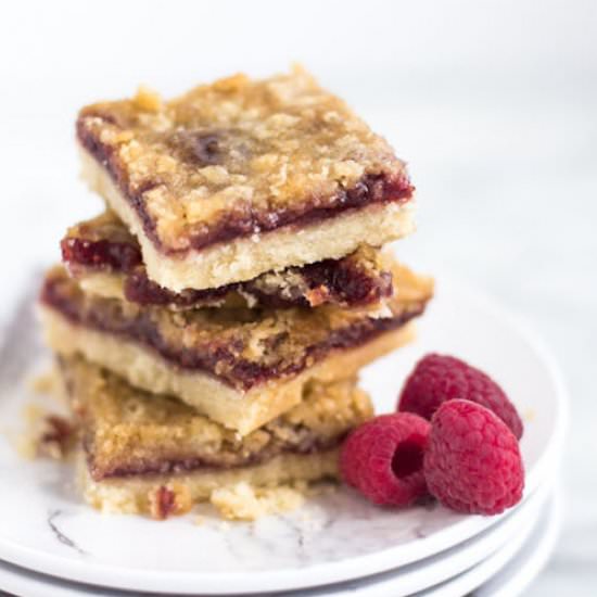 raspberry crisp bars - Recipe photo by thetravelpalate