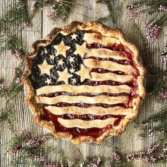 How to make an American Flag Pie - Recipe photo by rumblyinmytumbly