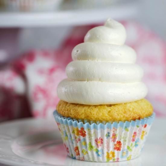 Vanilla Cupcakes - Recipe photo by Damaris_Gore