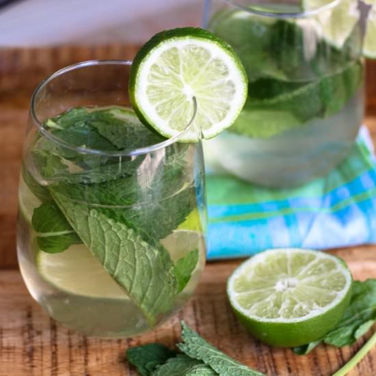 White Wine Skinny Mojito - Recipe photo by aforkstale