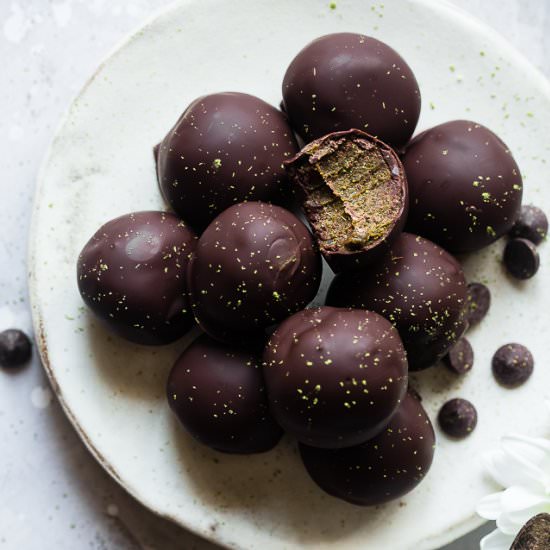 Vegan Matcha Chocolate Energy Bites - Recipe photo by foodfaithfitness