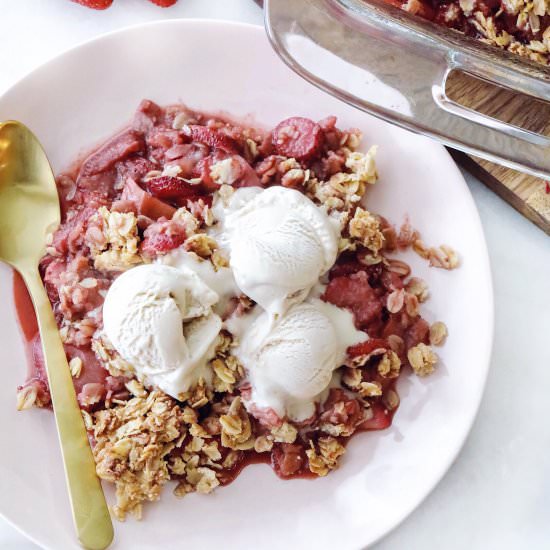 lightened up strawberry crumble - Recipe photo by dashofmandi