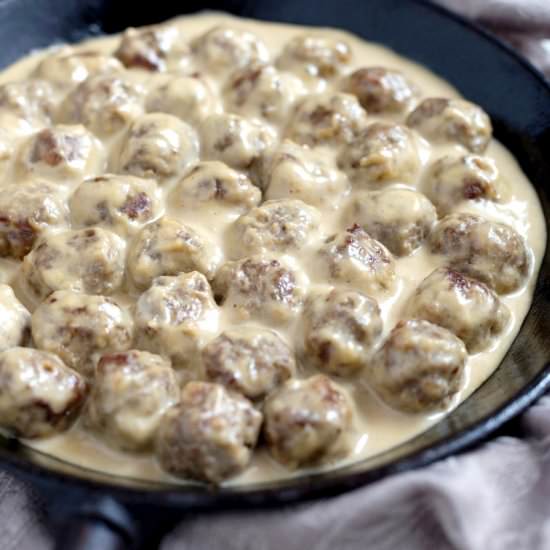 Swedish meatballs in cream sauce - Recipe photo by electricbluefood