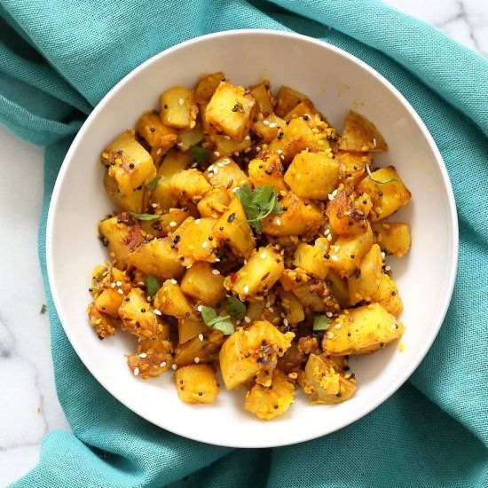Gujarati Potatoes with Sesame Seeds - Recipe photo by richa