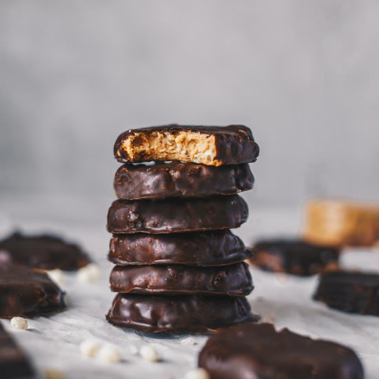 Quinoa No-Bake Crispy PB Cookies - Recipe photo by nattwrobel