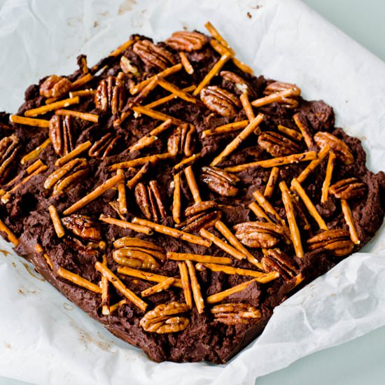 Chocolate fudge with pretzel - Recipe photo by Uit de pan van San
