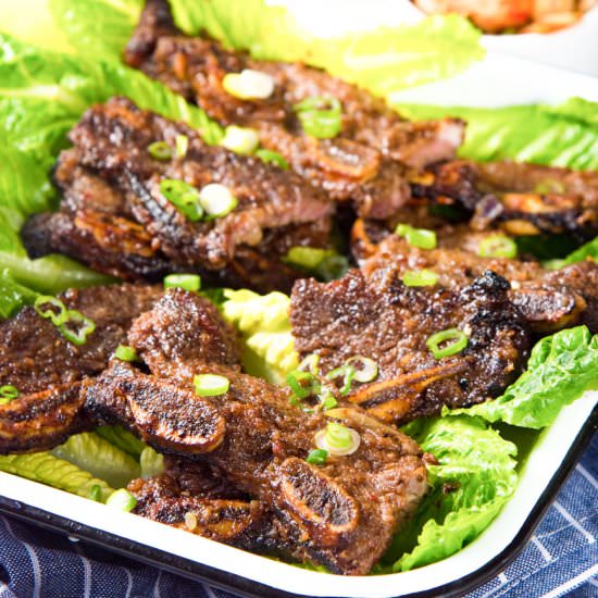 LA Galbi (Korean Style BBQ Beef) - Recipe photo by The Flavor Bender