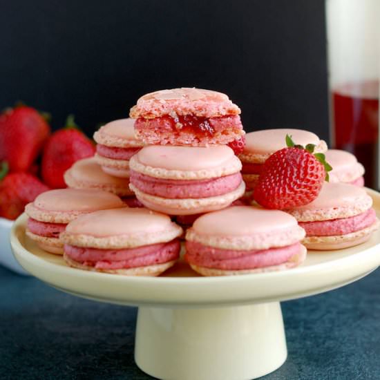 Strawberry & Rosé Wine Macarons - Recipe photo by eileen.baking-sense