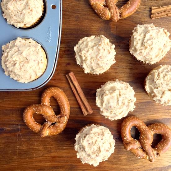 Cinnamon Pretzel Twist Cupcakes - Recipe photo by Theyummymuffin